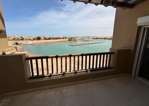 Lagoon view apartment - Waterside condos
